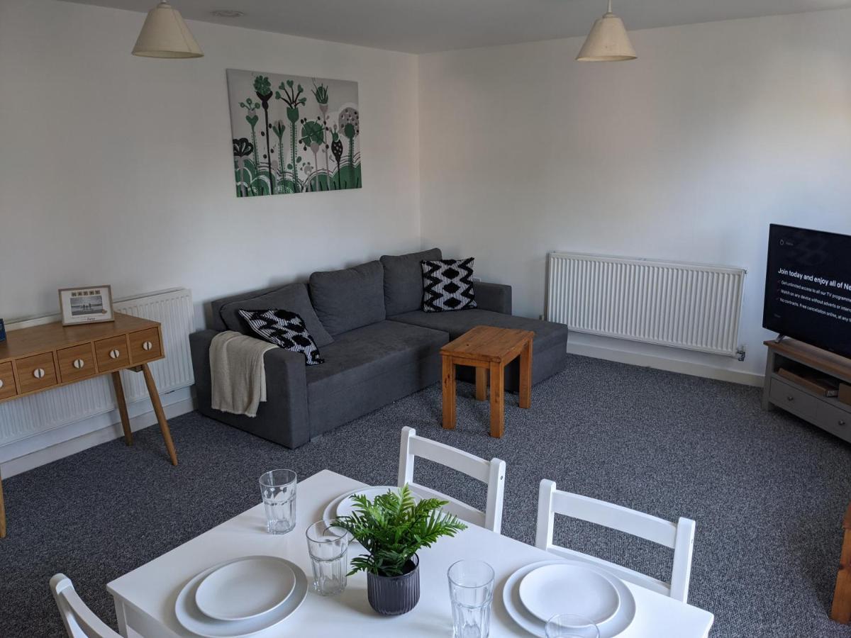 Simple 2-Bedroom 1.5 Bath Apartment In Thornhill Southampton Exterior foto